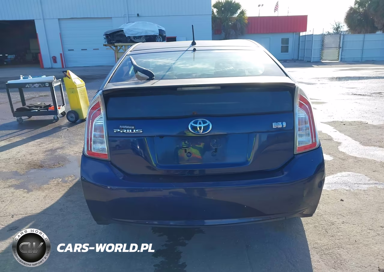 2013 Toyota Prius Two VIN:JTDKN3DU4D1651088 - 16