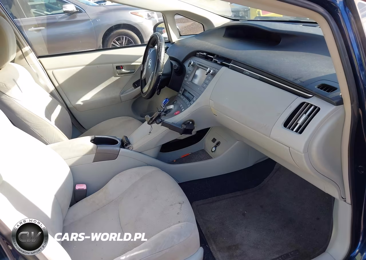 2013 Toyota Prius Two VIN:JTDKN3DU4D1651088 - 5