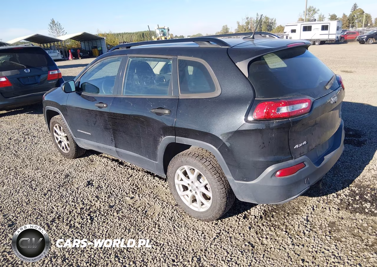 2015 Jeep Cherokee Sport VIN:1C4PJMAB3FW665810 - 3