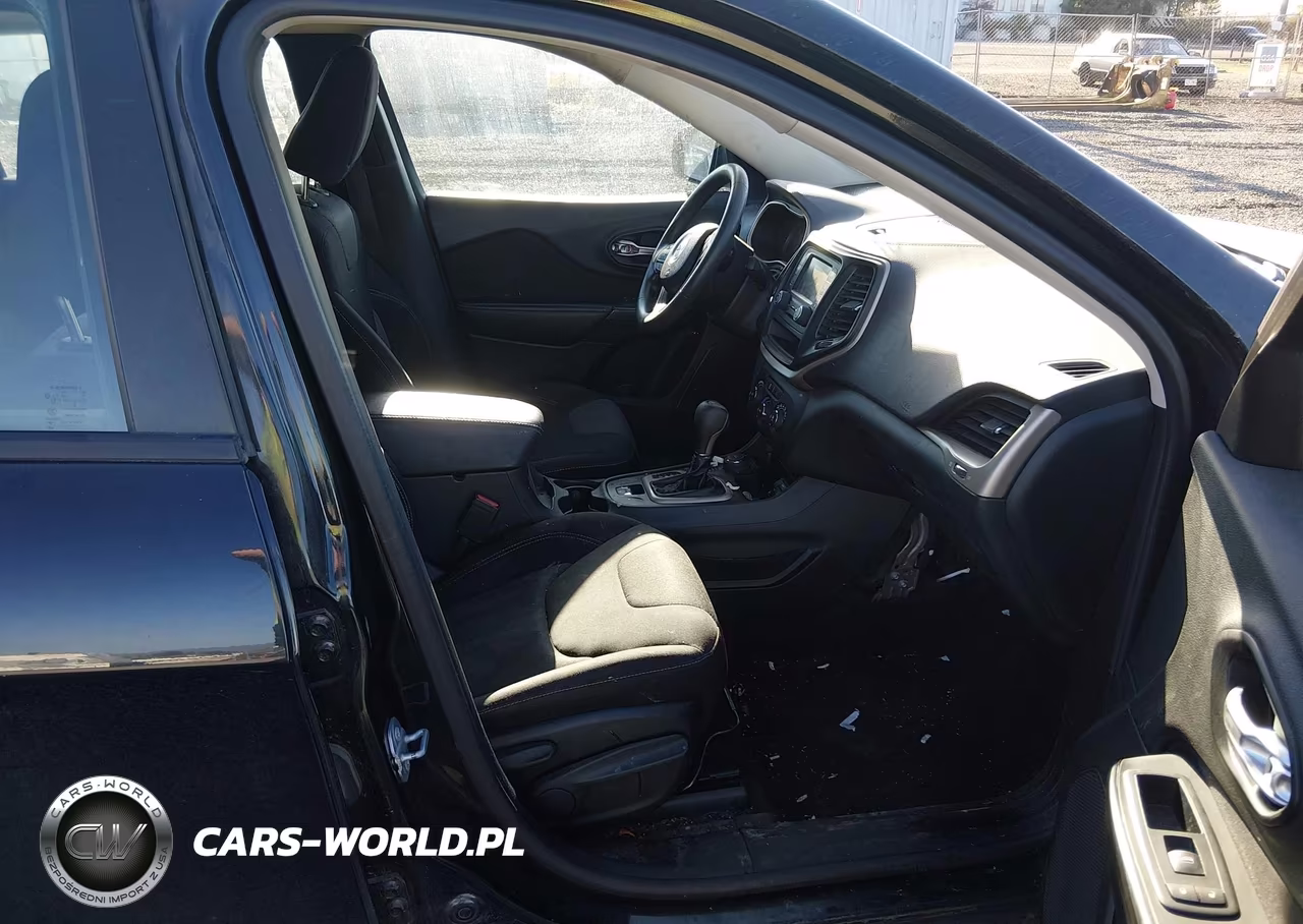 2015 Jeep Cherokee Sport VIN:1C4PJMAB3FW665810 - 5