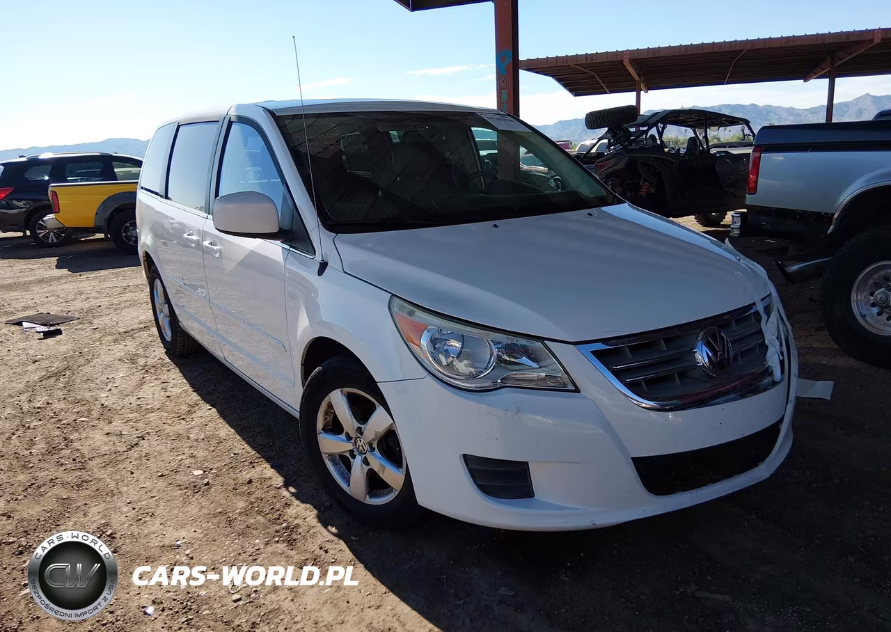 2010 Volkswagen Routan Se