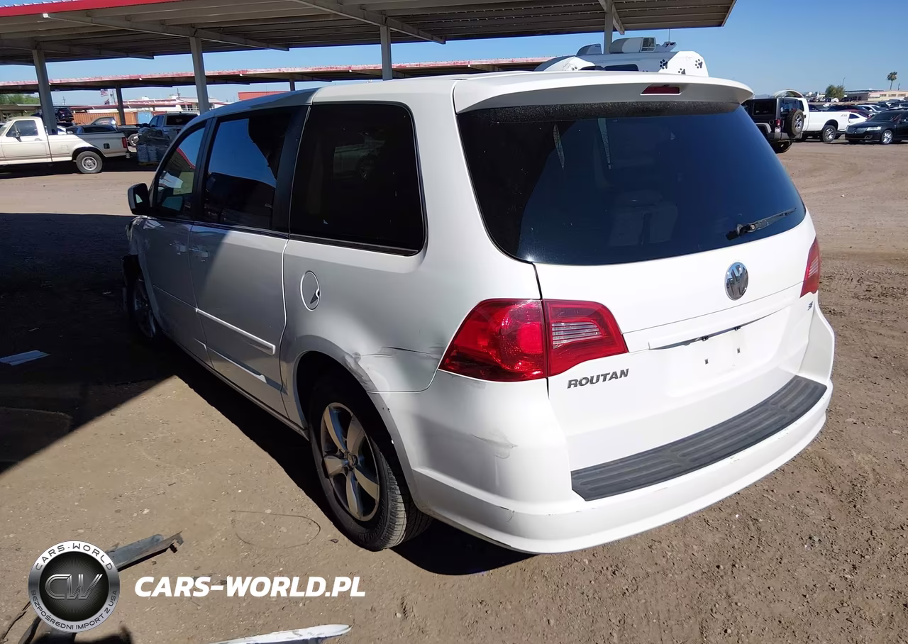 2010 Volkswagen Routan Se VIN:2V4RW3D1XAR407735 - 3