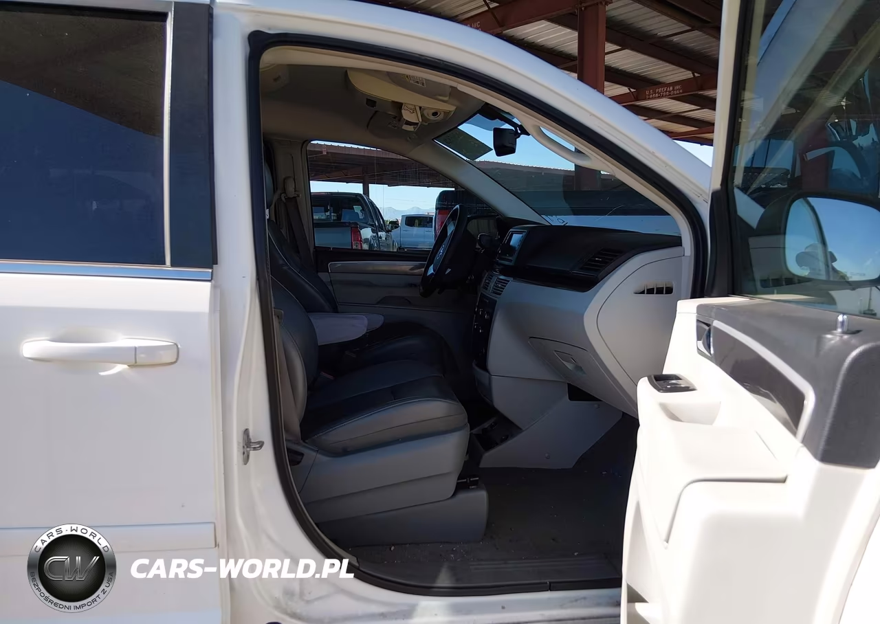 2010 Volkswagen Routan Se VIN:2V4RW3D1XAR407735 - 5