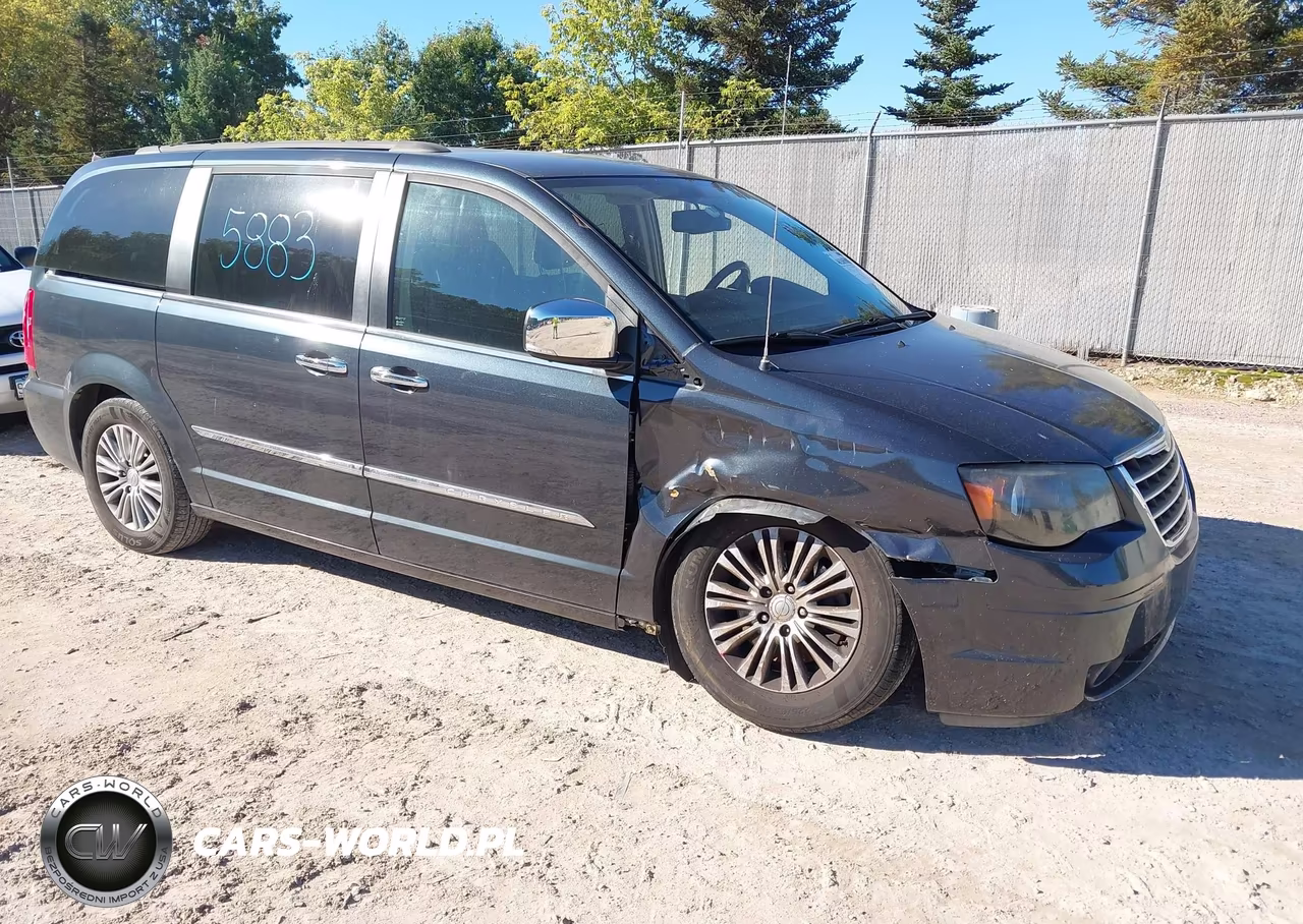 2014 Chrysler Town & Country Touring-L