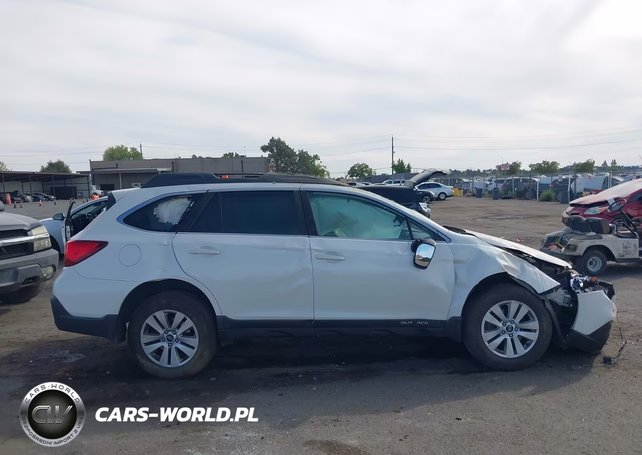 2018 Subaru Outback 2.5I Premium VIN:4S4BSACC4J3220543 - 13