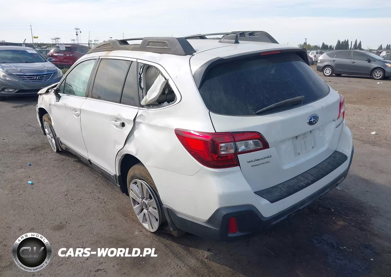 2018 Subaru Outback 2.5I Premium VIN:4S4BSACC4J3220543 - 3