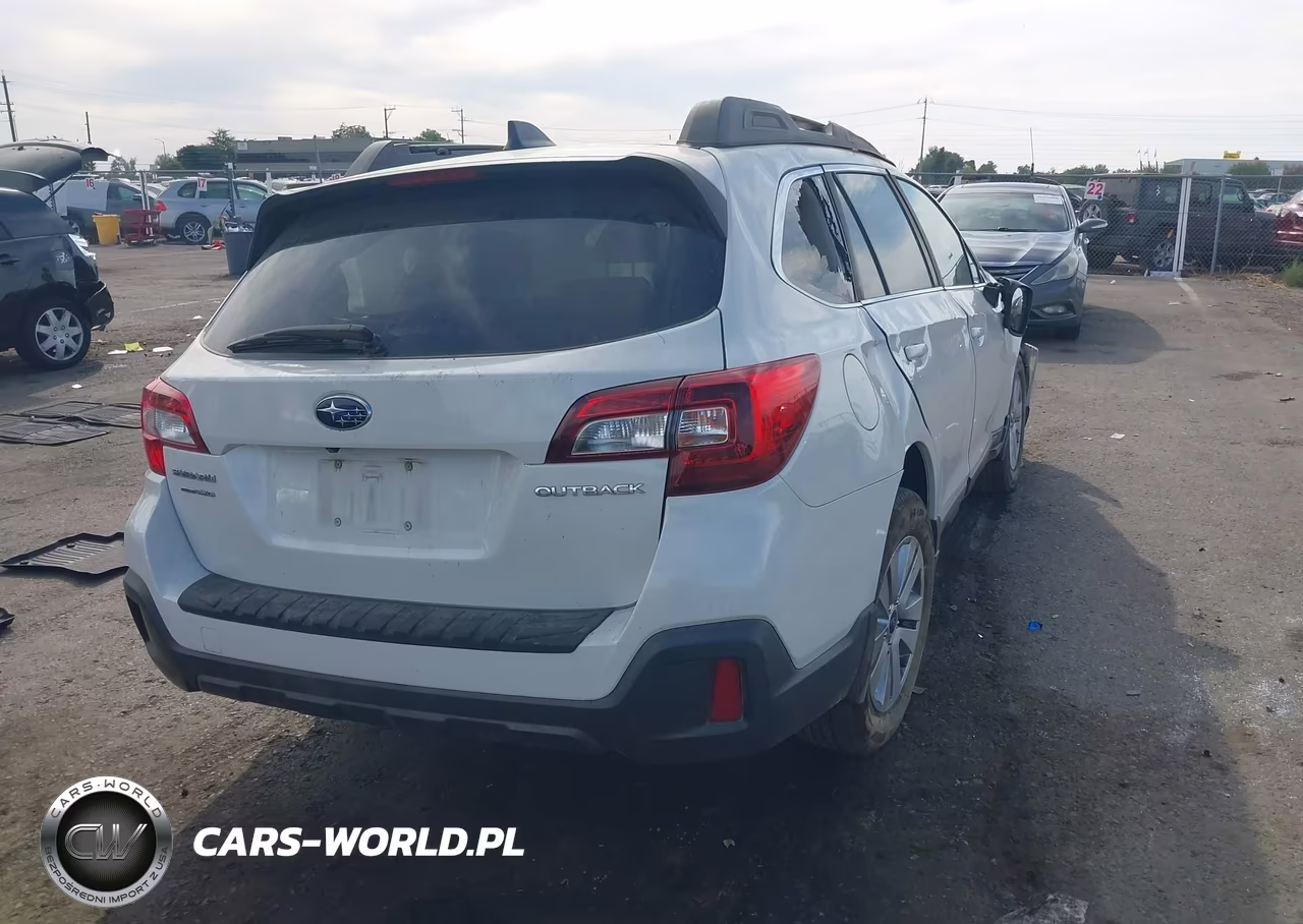 2018 Subaru Outback 2.5I Premium VIN:4S4BSACC4J3220543 - 4