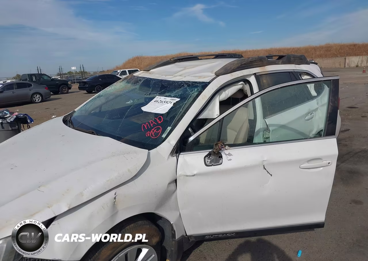 2018 Subaru Outback 2.5I Premium VIN:4S4BSACC4J3220543 - 6