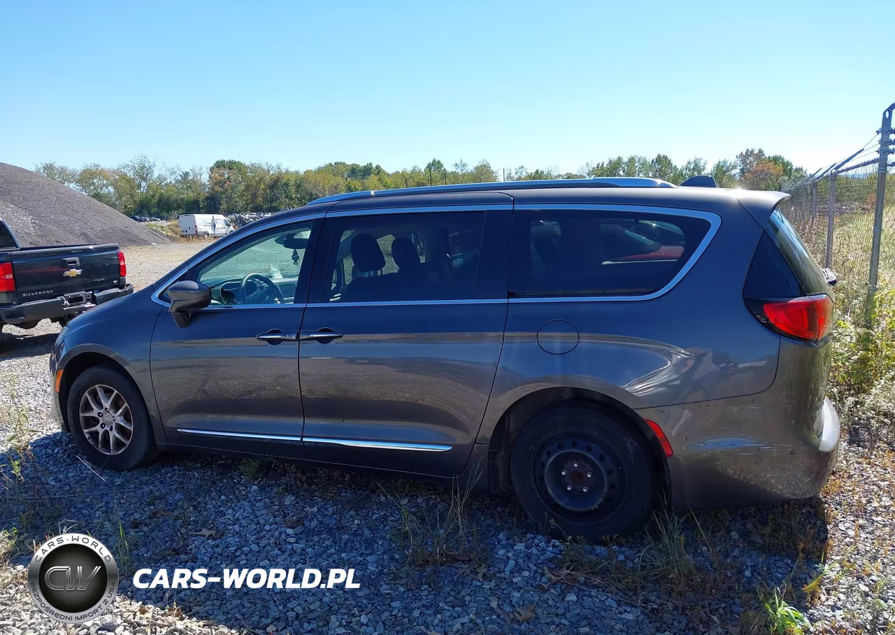 2020 Chrysler Pacifica Touring L VIN:2C4RC1BG0LR109812 - 14