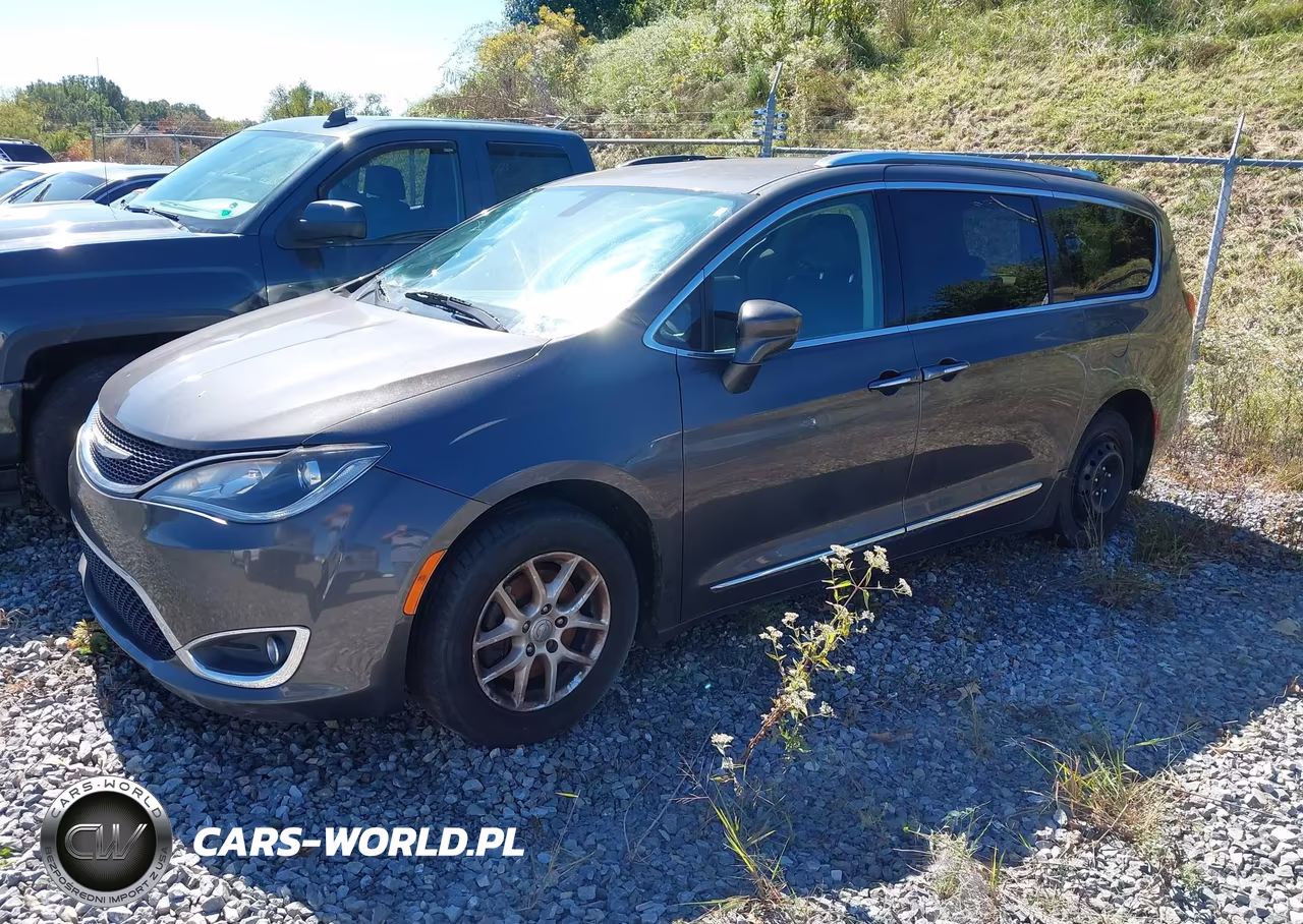 2020 Chrysler Pacifica Touring L VIN:2C4RC1BG0LR109812 - 2