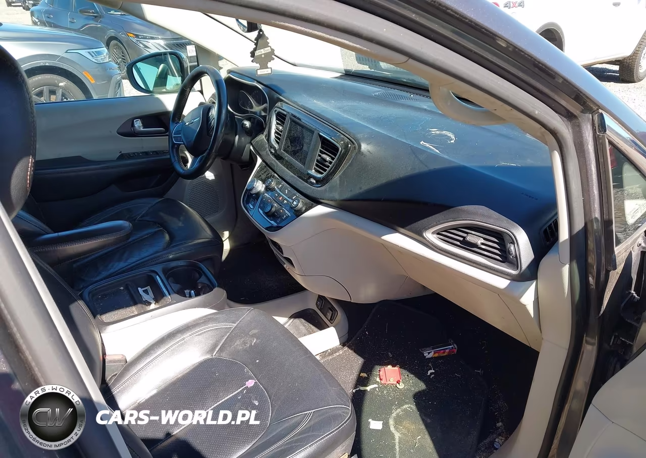 2020 Chrysler Pacifica Touring L VIN:2C4RC1BG0LR109812 - 5