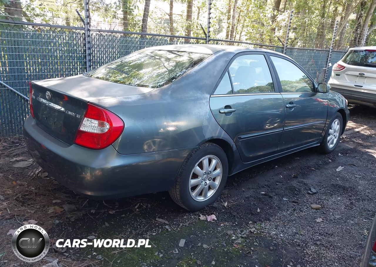 2002 Toyota Camry Xle VIN:JTDBE32K720101940 - 4