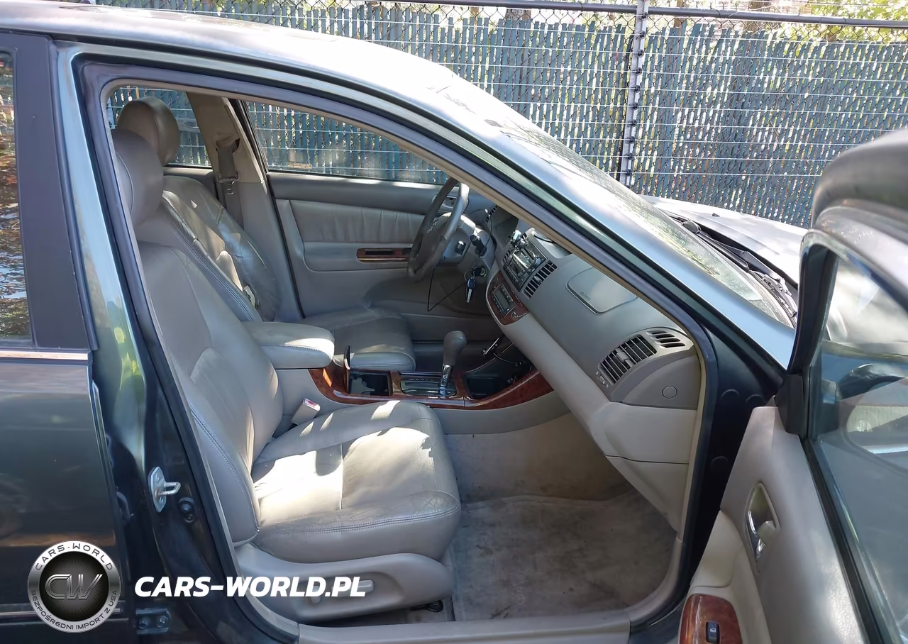 2002 Toyota Camry Xle VIN:JTDBE32K720101940 - 5