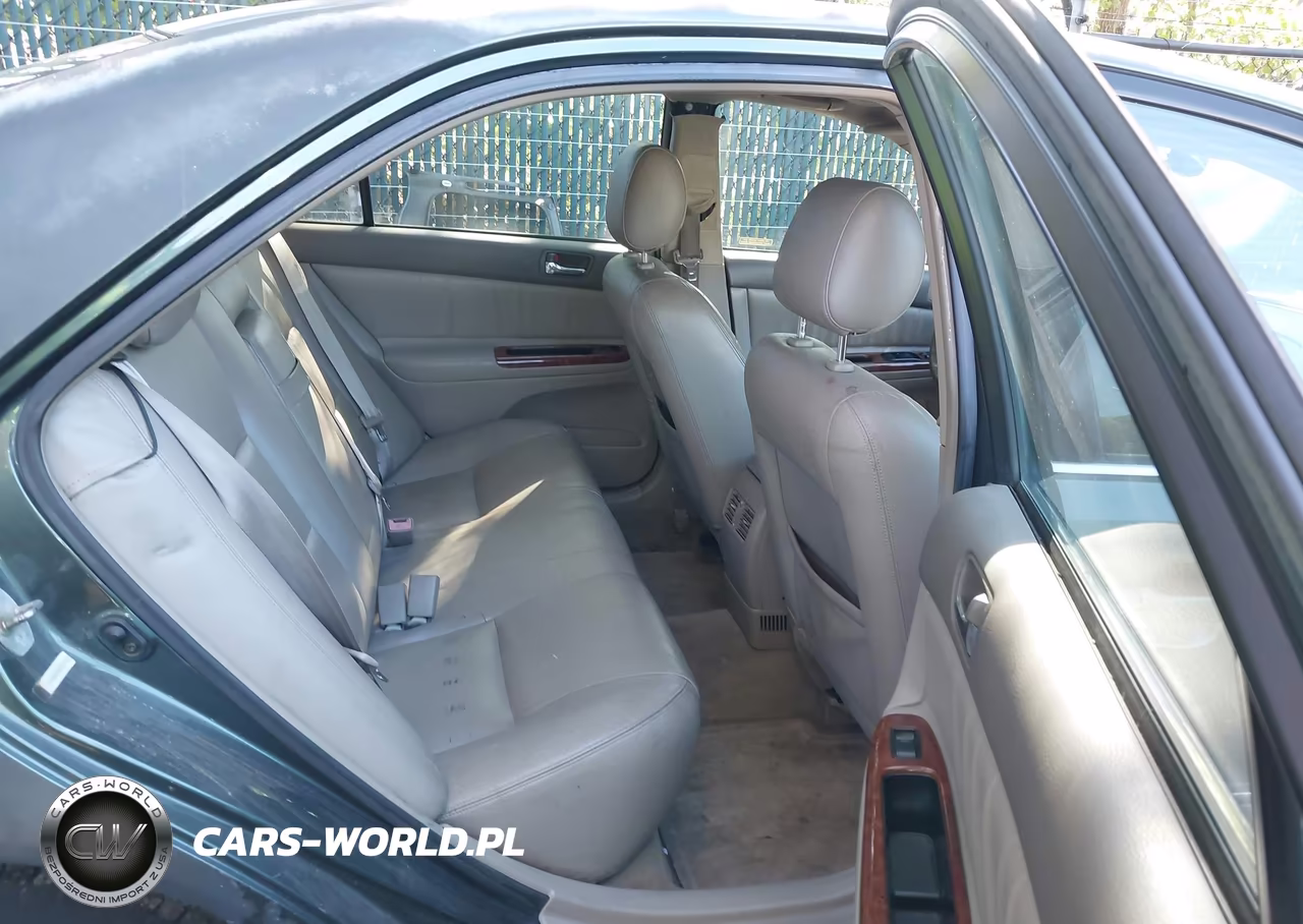 2002 Toyota Camry Xle VIN:JTDBE32K720101940 - 8