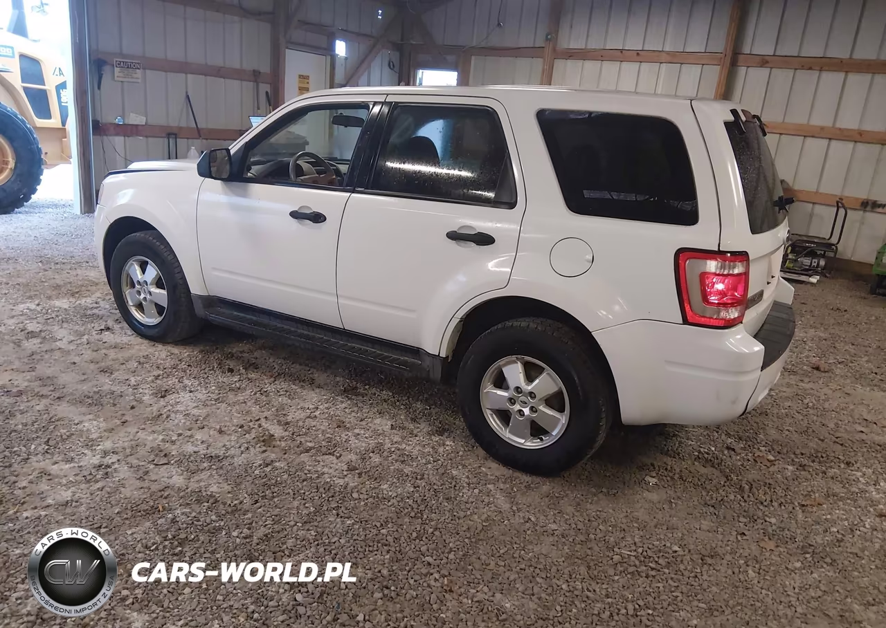 2010 Ford Escape Xls VIN:1FMCU0C7XAKB12753 - 3