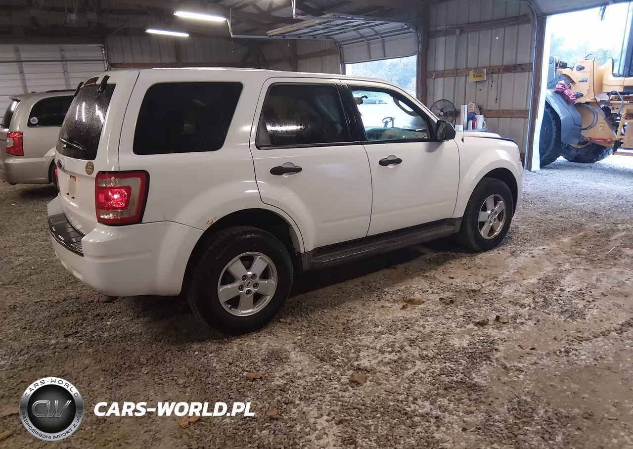 2010 Ford Escape Xls VIN:1FMCU0C7XAKB12753 - 4