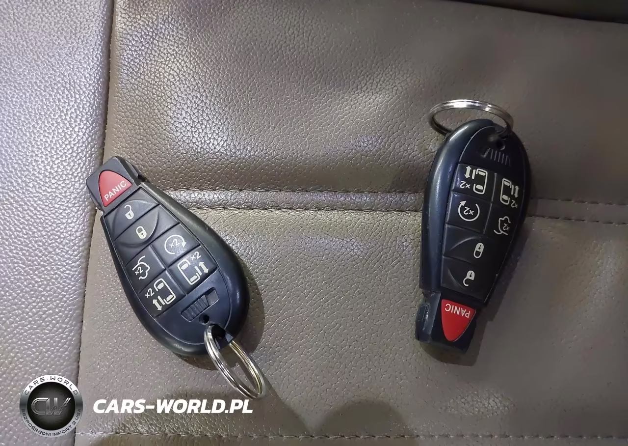 2015 Chrysler Town & Country Touring VIN:2C4RC1BG4FR532798 - 11