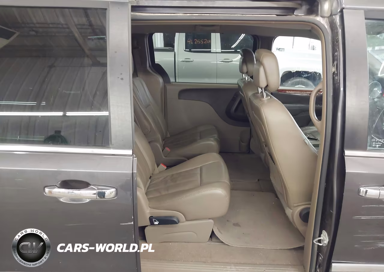2015 Chrysler Town & Country Touring VIN:2C4RC1BG4FR532798 - 8