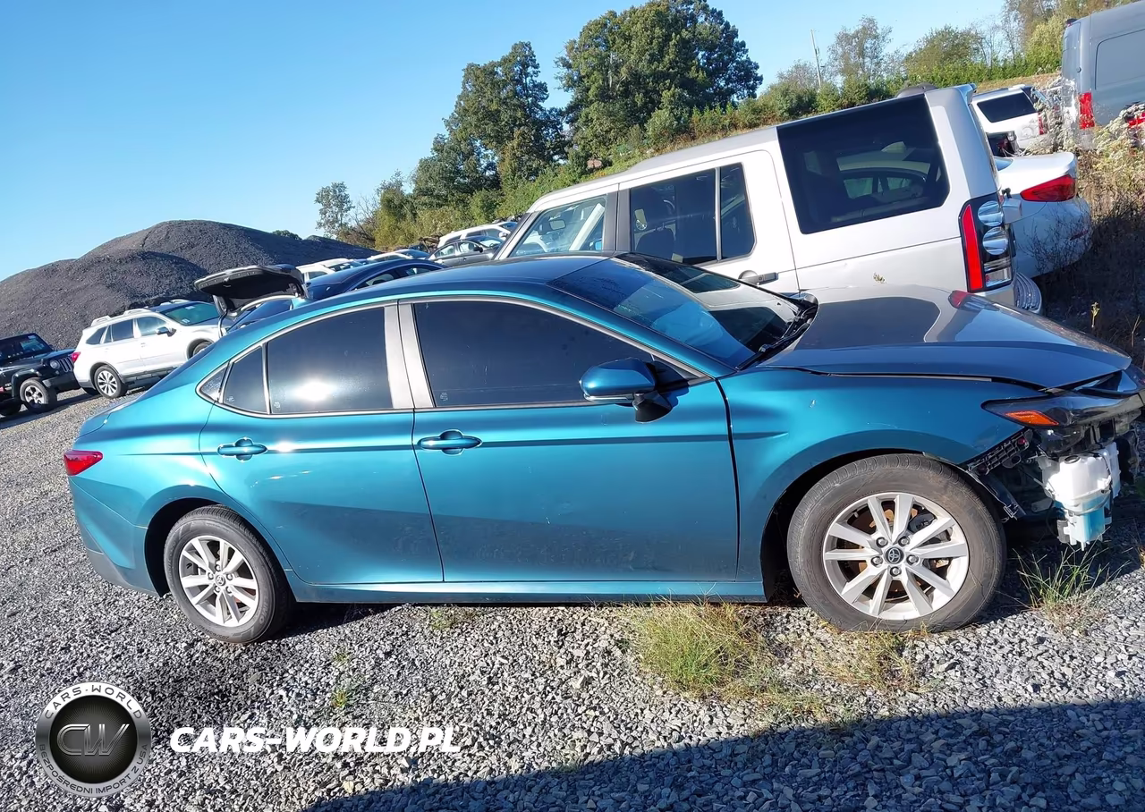 2025 Toyota Camry Le VIN:4T1DAACK2SU071077 - 13