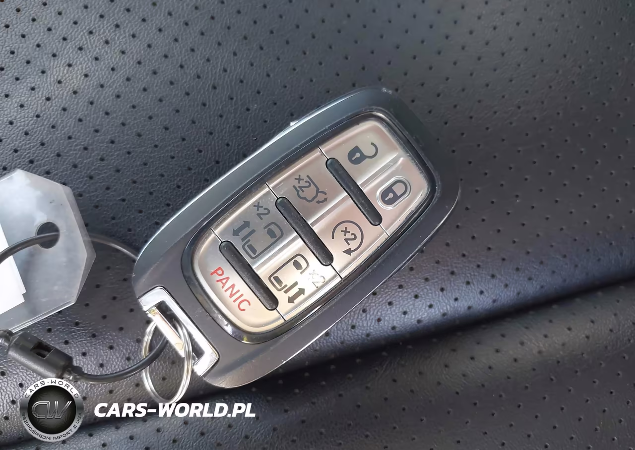2024 Chrysler Pacifica Hybrid Select VIN:2C4RC1S73RR177899 - 11