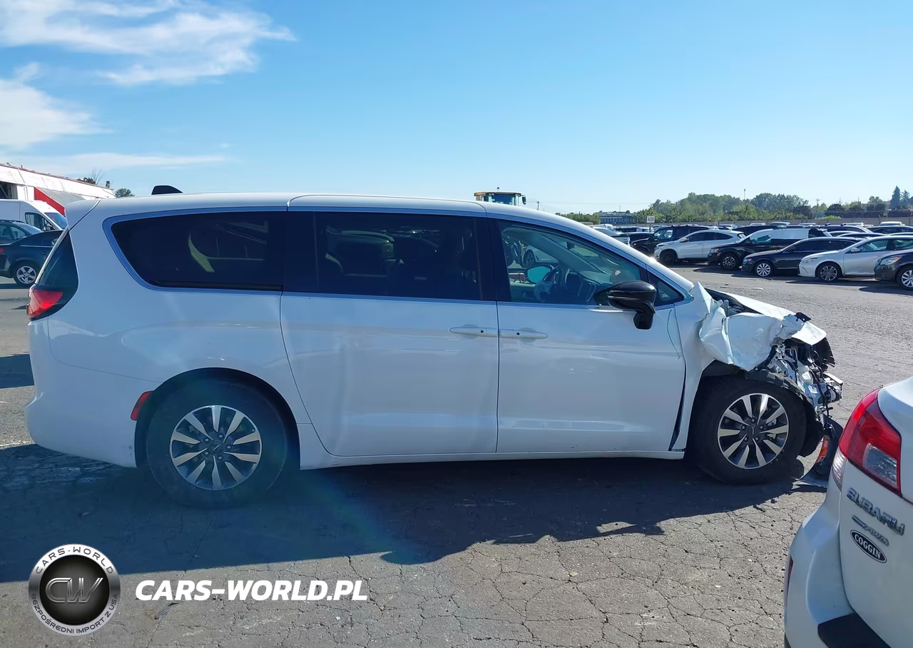 2024 Chrysler Pacifica Hybrid Select VIN:2C4RC1S73RR177899 - 14
