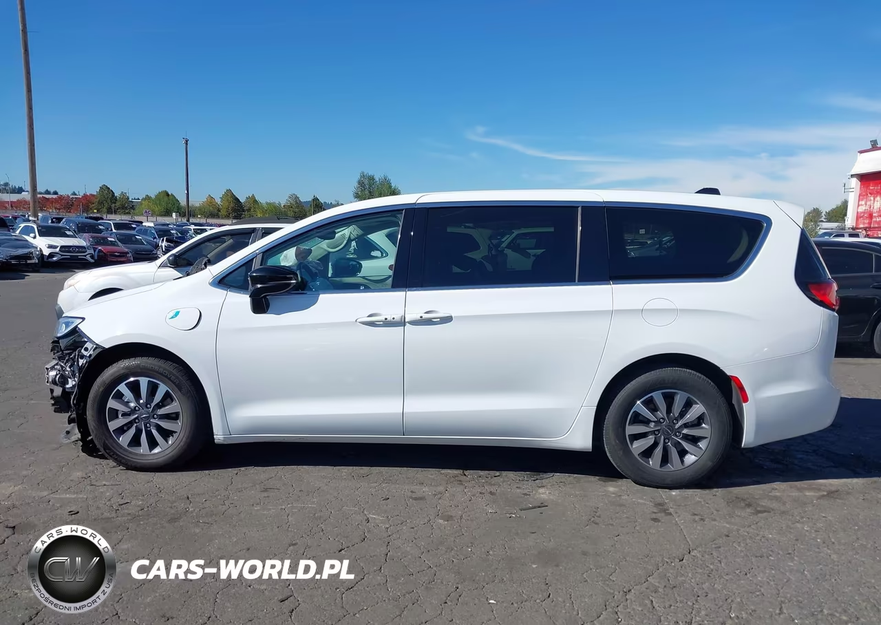 2024 Chrysler Pacifica Hybrid Select VIN:2C4RC1S73RR177899 - 15