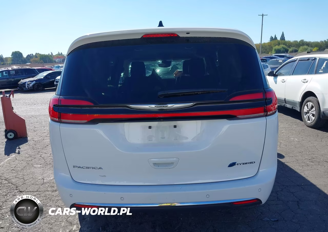 2024 Chrysler Pacifica Hybrid Select VIN:2C4RC1S73RR177899 - 17