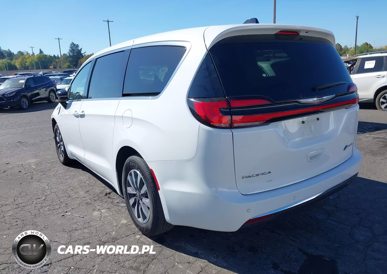 2024 Chrysler Pacifica Hybrid Select VIN:2C4RC1S73RR177899 - 3