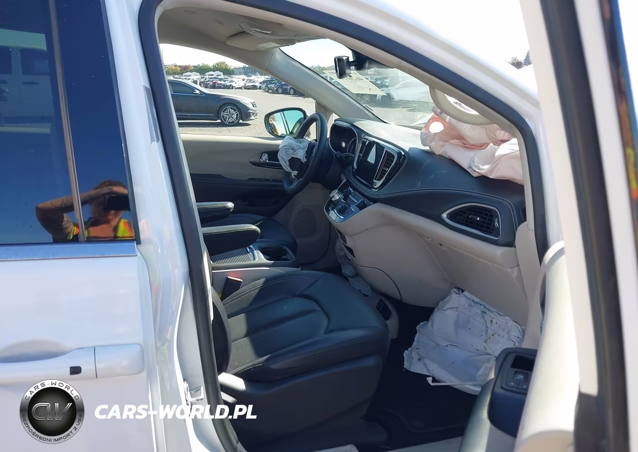 2024 Chrysler Pacifica Hybrid Select VIN:2C4RC1S73RR177899 - 5