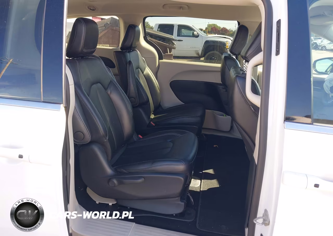 2024 Chrysler Pacifica Hybrid Select VIN:2C4RC1S73RR177899 - 8