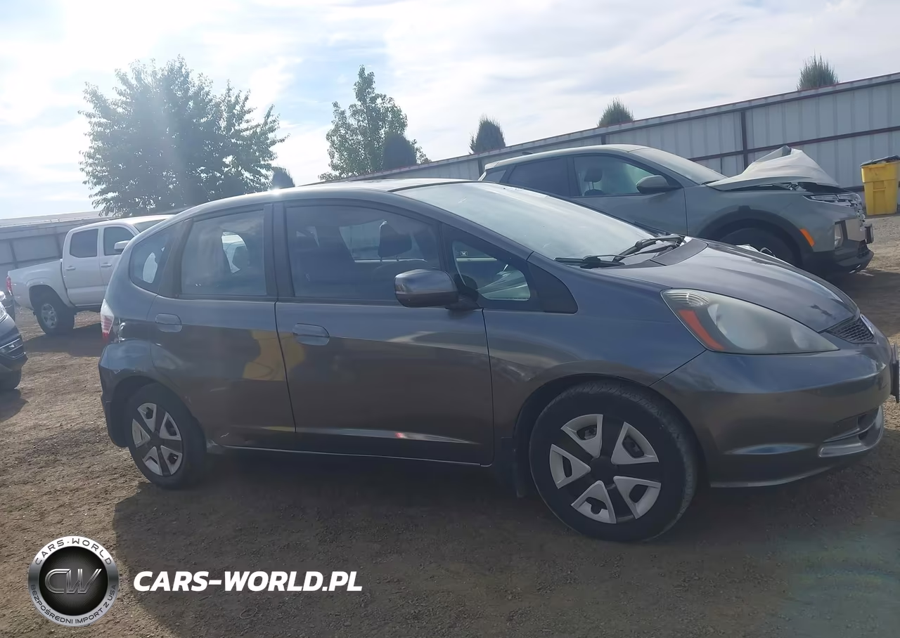 2013 Honda Fit VIN:JHMGE8H38DC047597 - 13