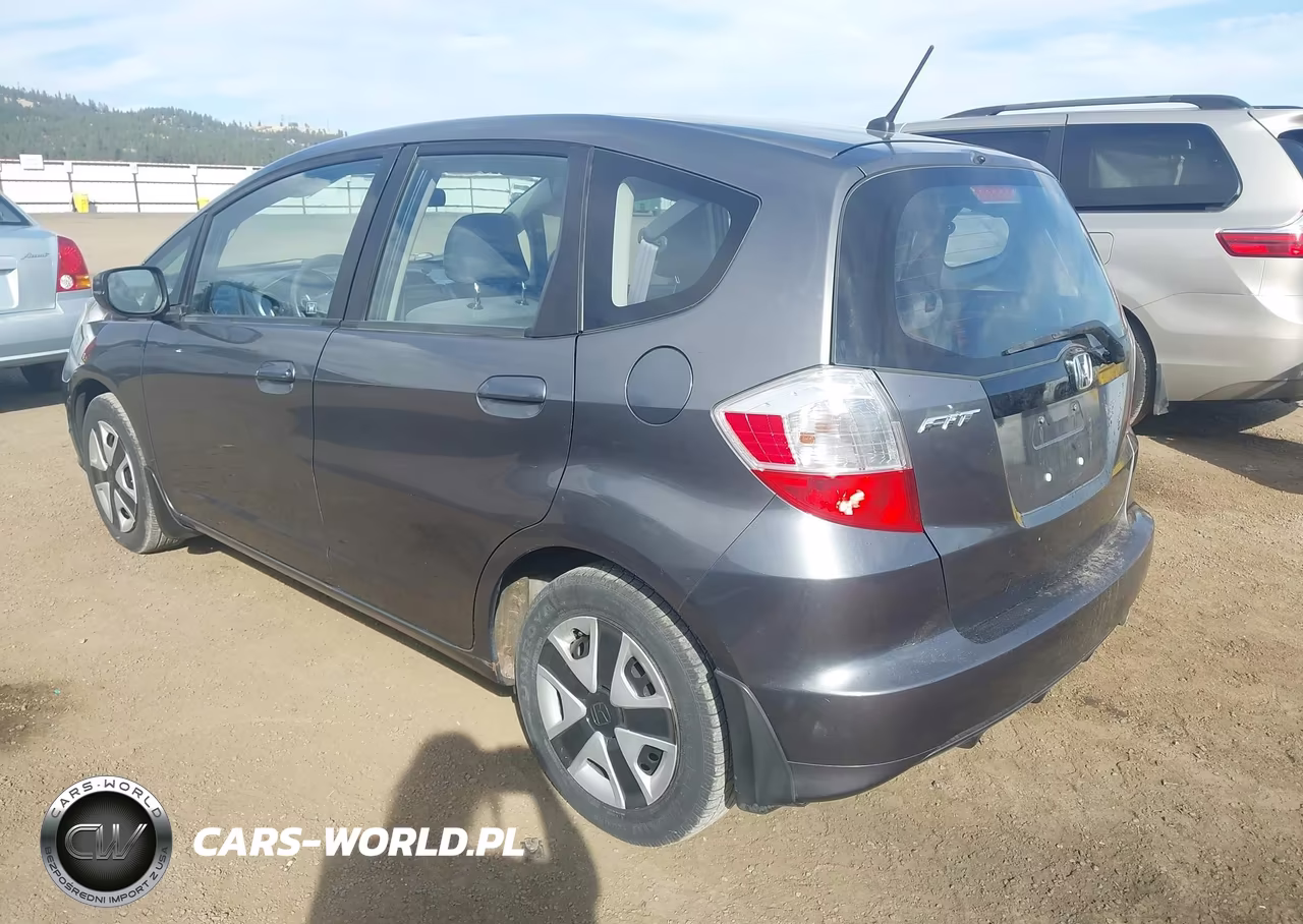 2013 Honda Fit VIN:JHMGE8H38DC047597 - 3