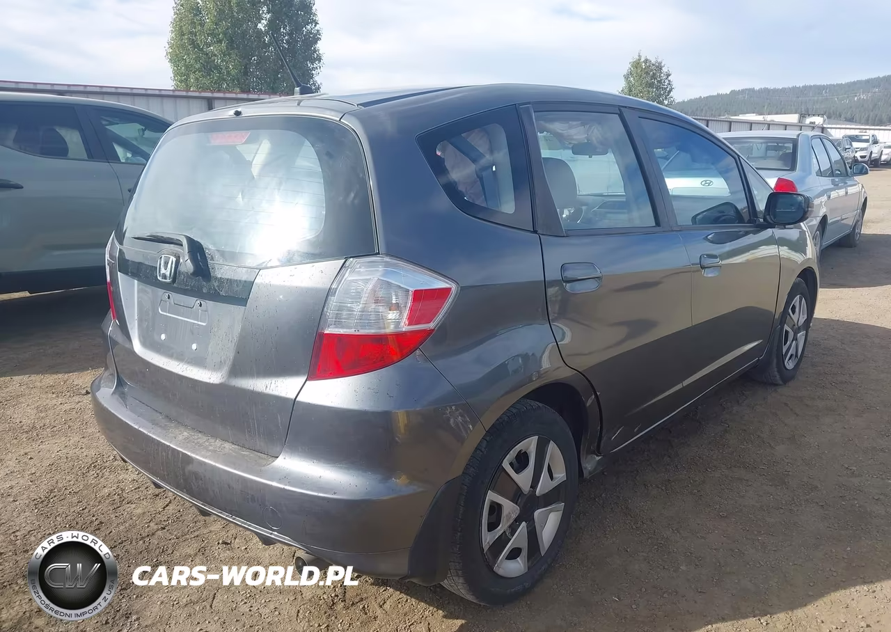 2013 Honda Fit VIN:JHMGE8H38DC047597 - 4