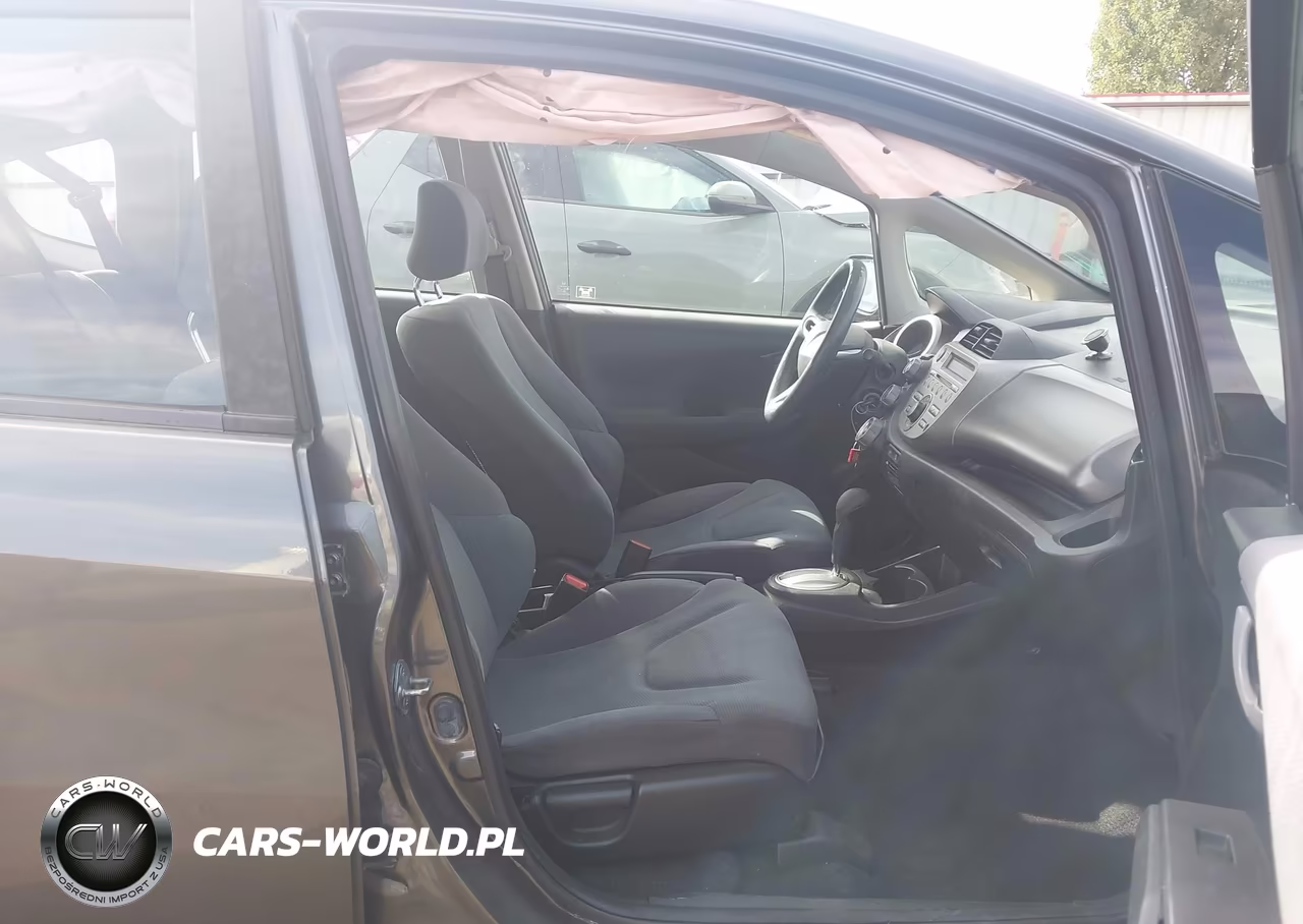 2013 Honda Fit VIN:JHMGE8H38DC047597 - 5