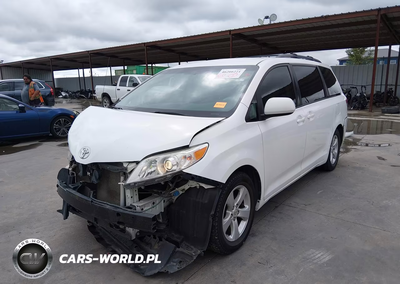 2013 Toyota Sienna Le V6 8 Passenger VIN:5TDKK3DC9DS372528 - 2