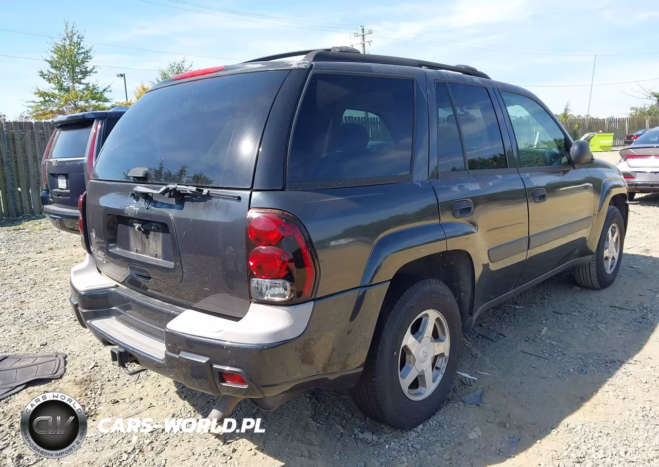2005 Chevrolet Trailblazer Ls VIN:1GNDT13S152251849 - 4