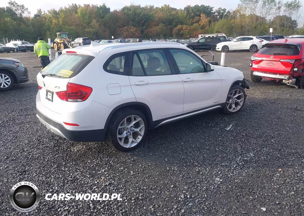 2015 BMW X1 xDrive28I VIN:WBAVL1C5XFVY30584 - 4