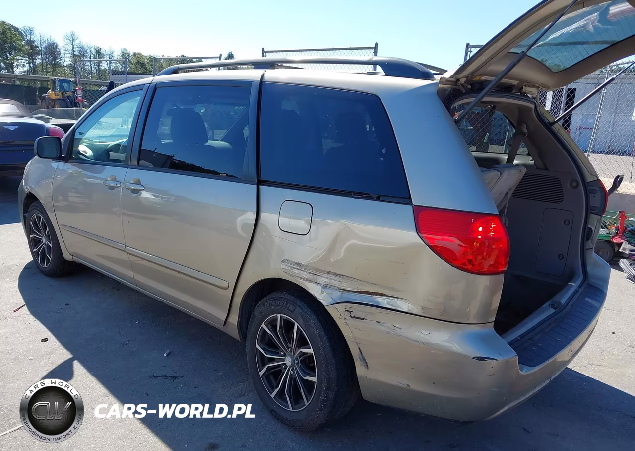 2010 Toyota Sienna Le VIN:5TDJK4CC8AS033239 - 3