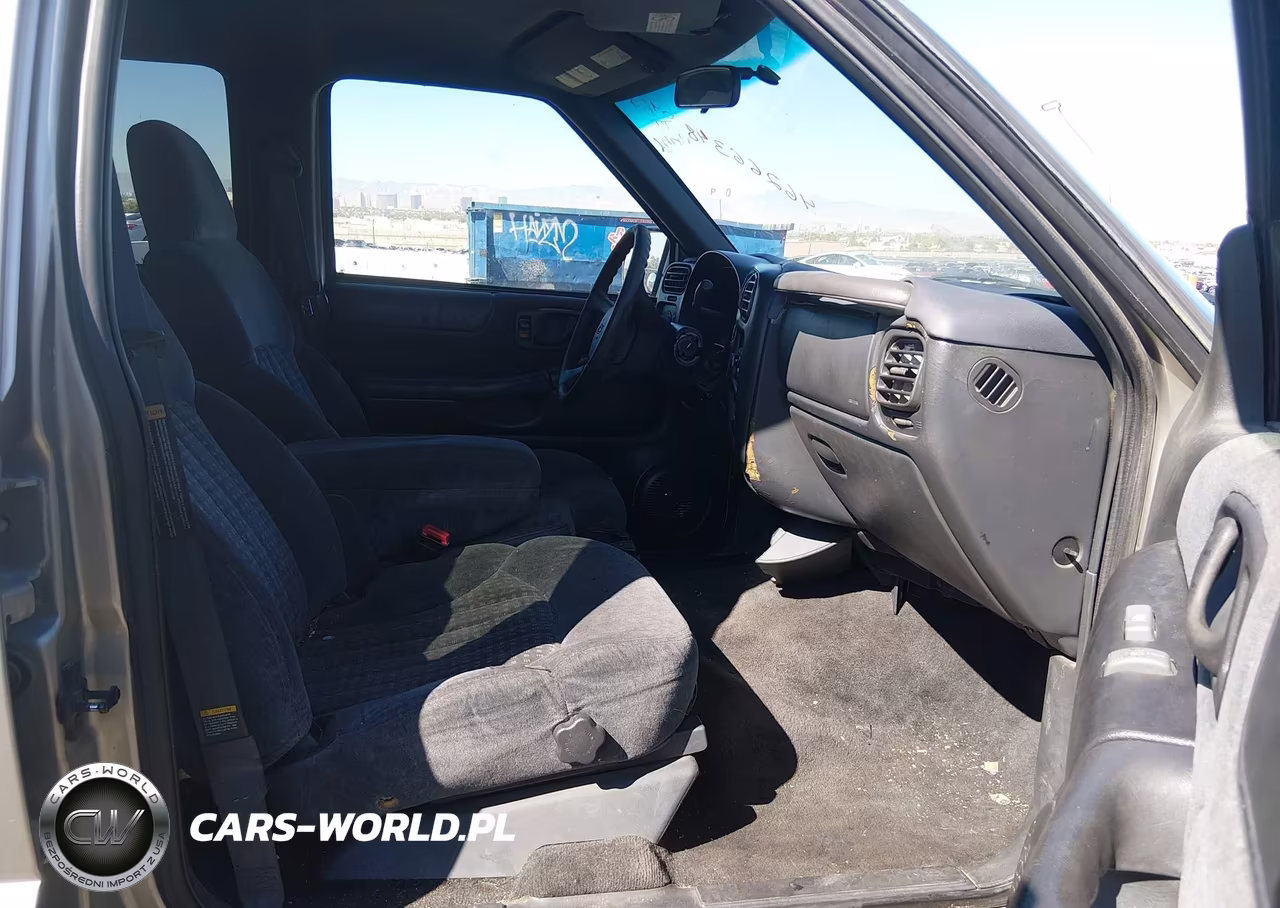 2000 Chevrolet Blazer Ls VIN:1GNDT13W3Y2236969 - 5