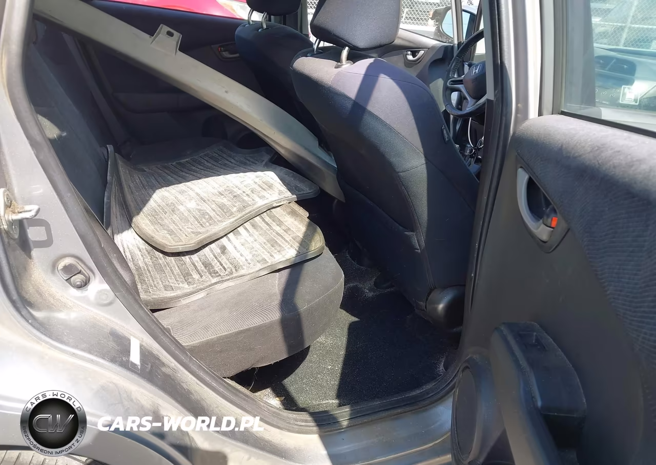 2010 Honda Fit Sport VIN:JHMGE8G49AC025050 - 8