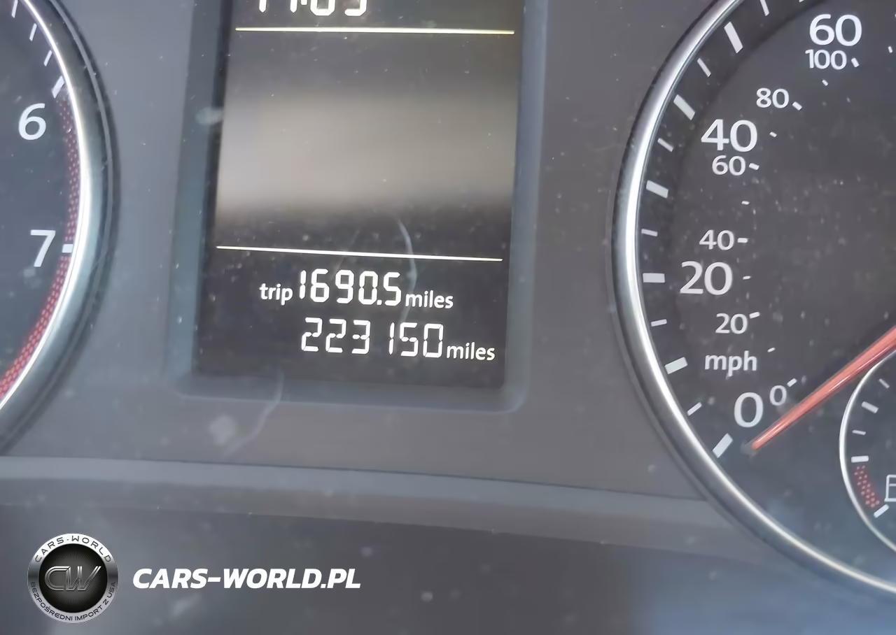 2015 Volkswagen Passat 1.8T Wolfsburg Edition VIN:1VWAT7A38FC007828 - 7