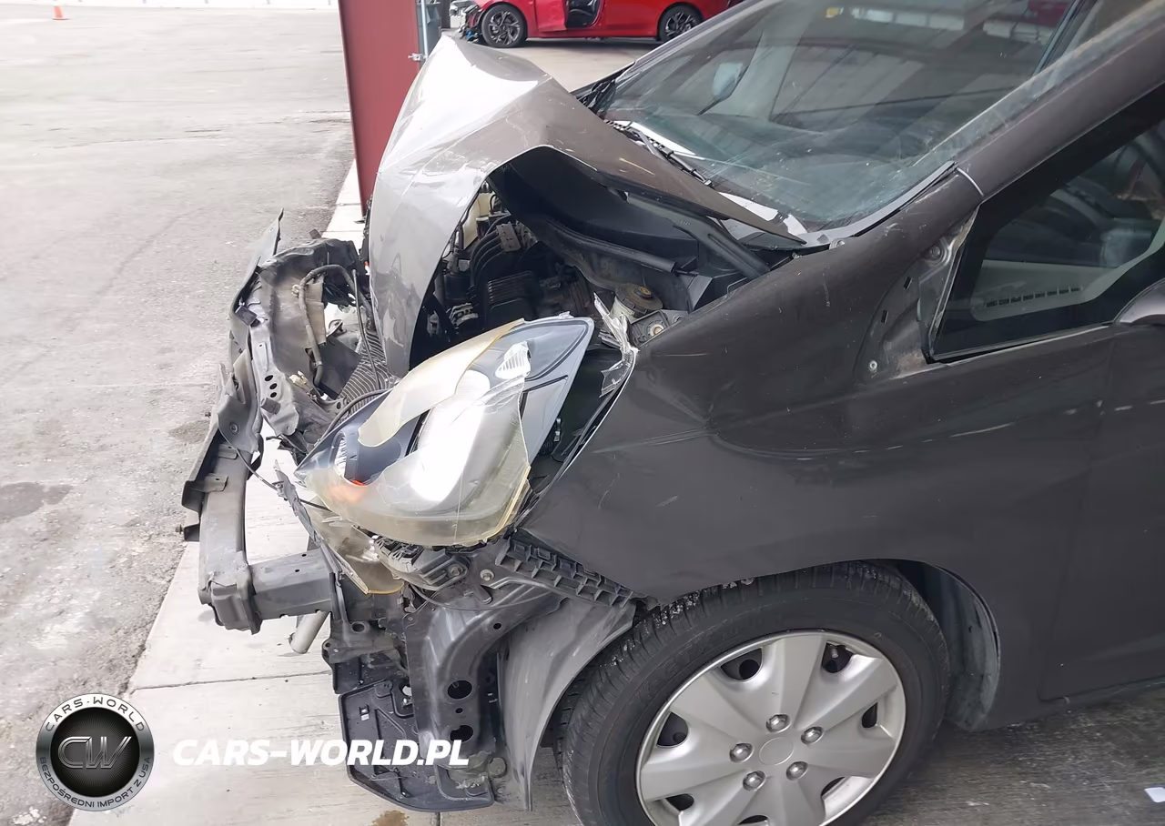 2013 Honda Fit VIN:JHMGE8H34DC008196 - 13