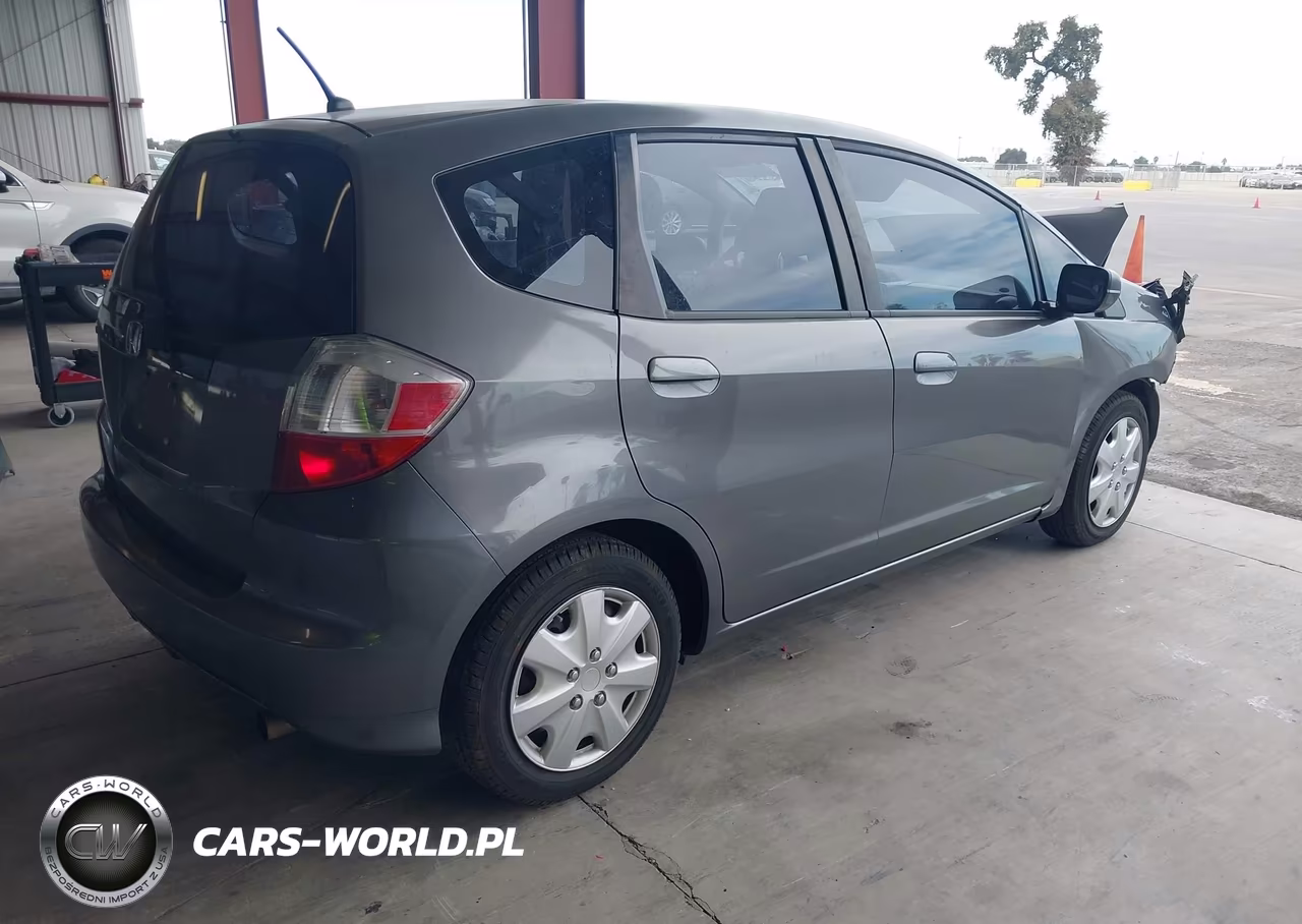 2013 Honda Fit VIN:JHMGE8H34DC008196 - 4
