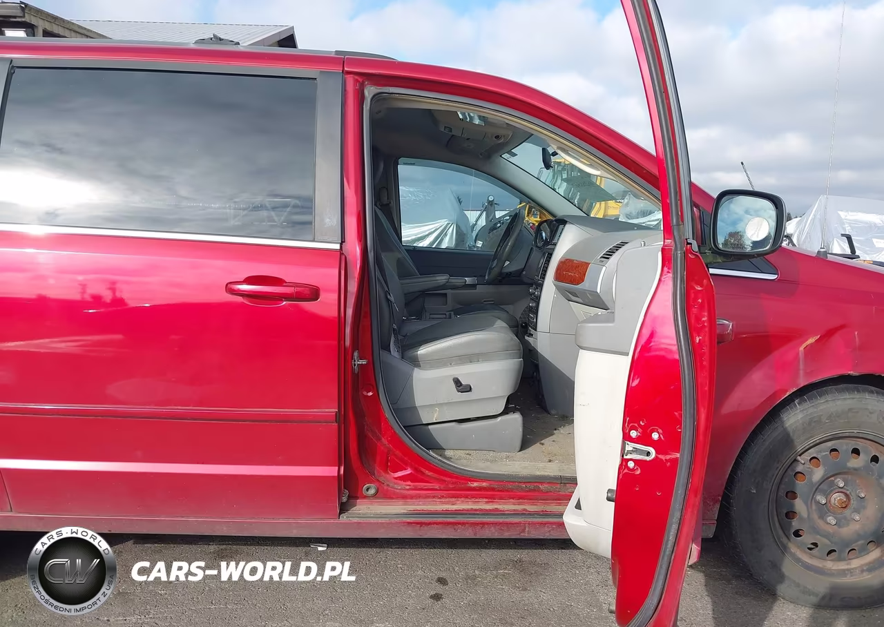 2008 Chrysler Town & Country Touring VIN:2A8HR54P78R607472 - 5