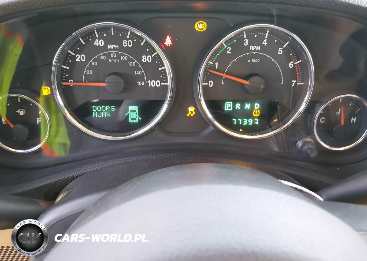 2011 Jeep Wrangler Unlimited Sahara VIN:1J4BA5H11BL575753 - 7