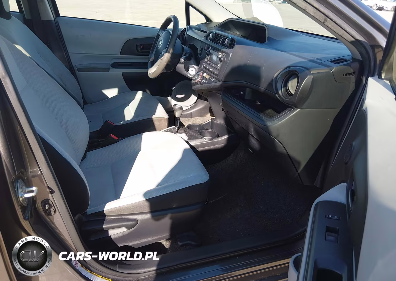 2012 Toyota Prius C One VIN:JTDKDTB30C1024416 - 5