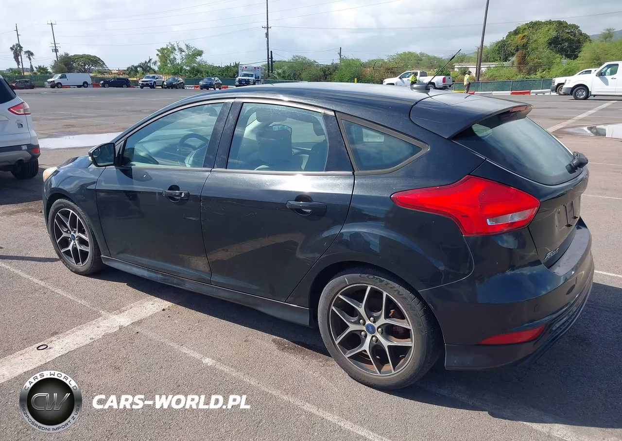 2015 Ford Focus Se VIN:1FADP3K23FL253162 - 3