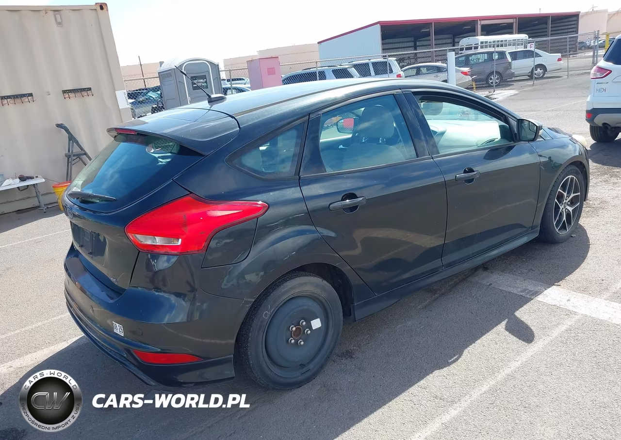 2015 Ford Focus Se VIN:1FADP3K23FL253162 - 4