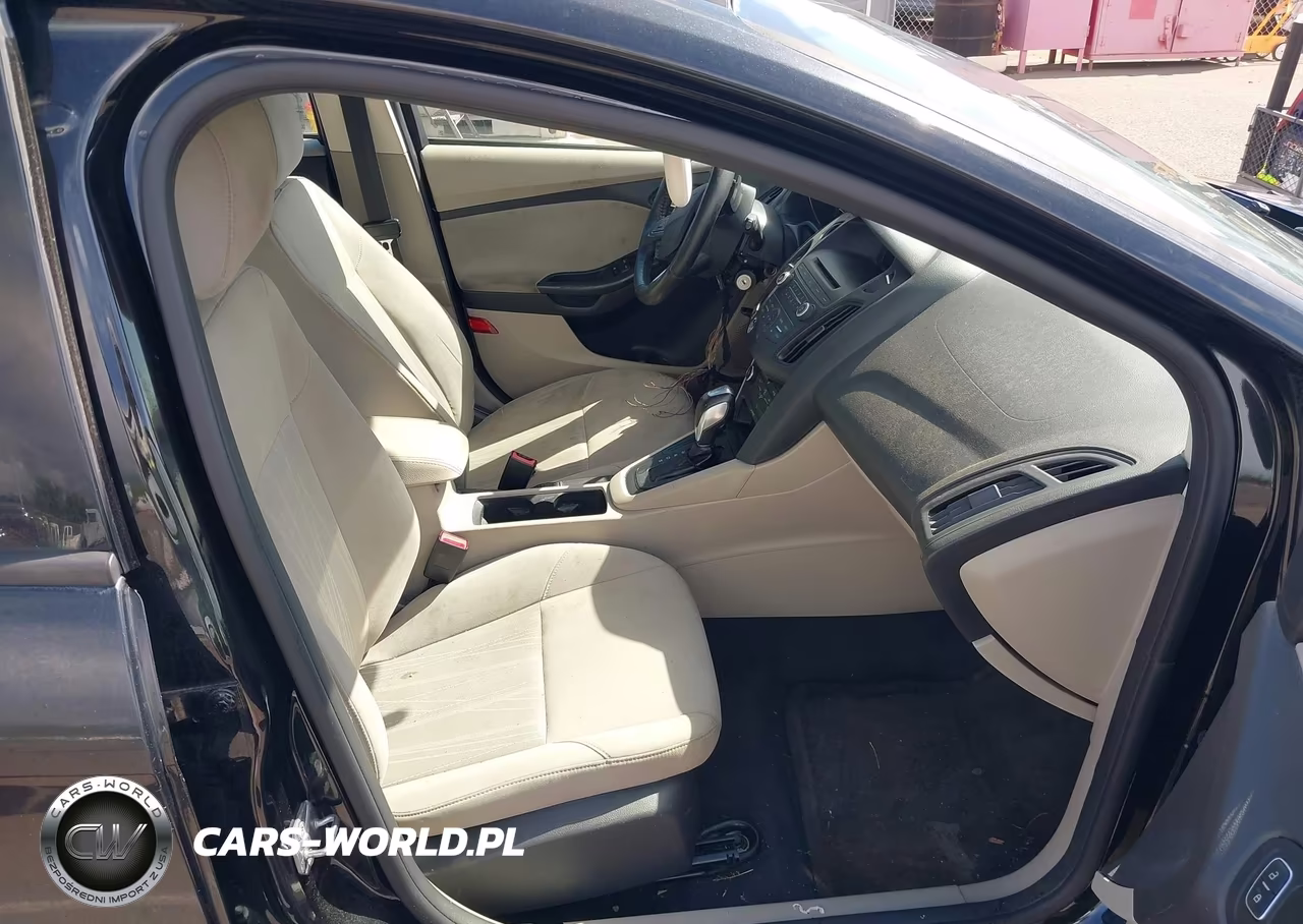 2015 Ford Focus Se VIN:1FADP3K23FL253162 - 5