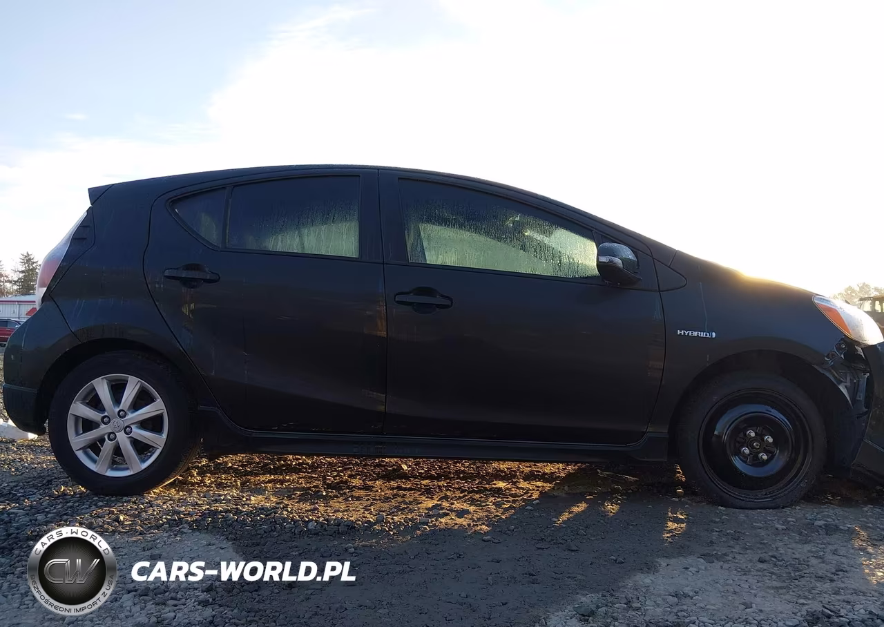 2017 Toyota Prius C Two VIN:JTDKDTB36H1596078 - 14
